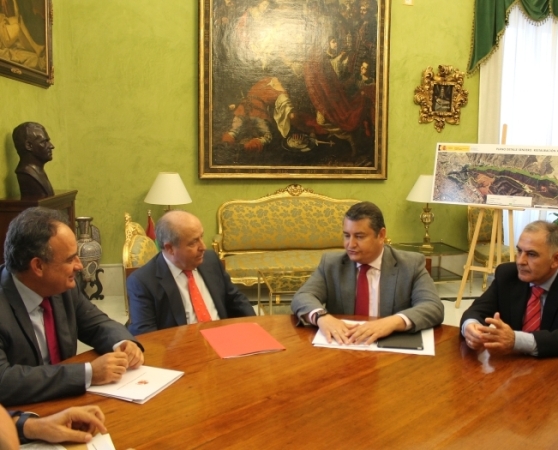 El delegado del Gobierno en Andalucía, el alcalde de Granada, el presidente de la CHG y el subdelegado del Gobierno