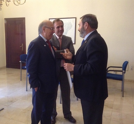 José Martín, Rafael Álvarez y el subdelegado en Jaén, Juan Lillo, antes de la intervención