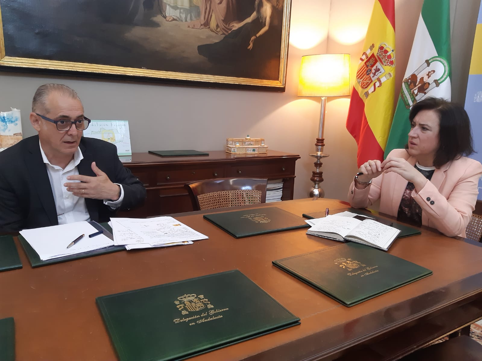 Instante de la reunión entre la delegada del Gobierno en Andalucía y el presidente de la Confederación