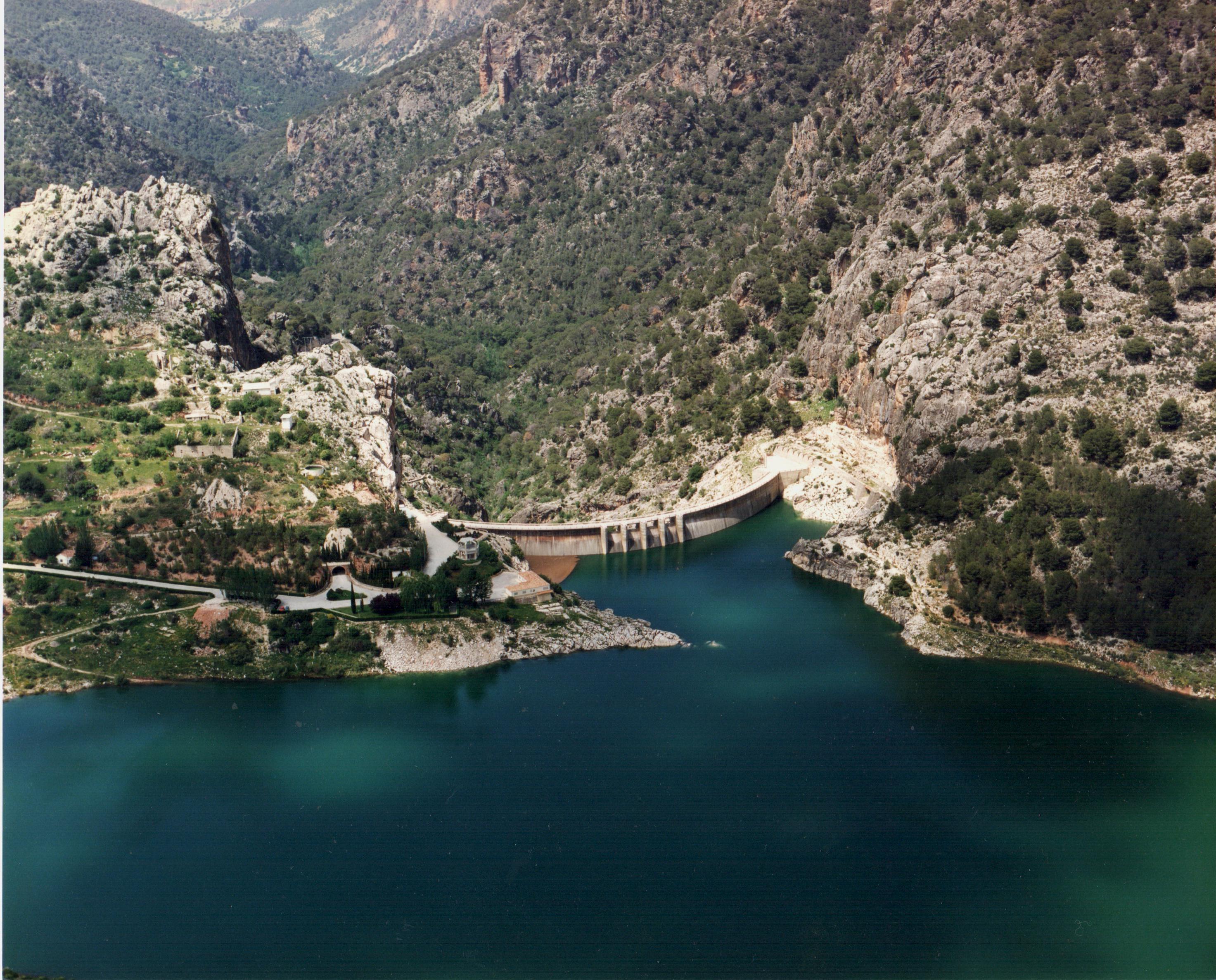 Panorámica de la presa de Quiebrajano (Jaén)