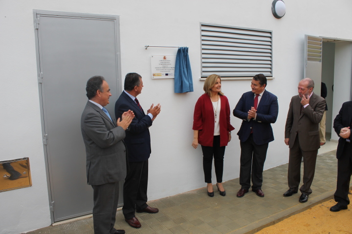 La ministra de Empleo ha inaugurado esta mañana el tanque de tormentas de Tomares