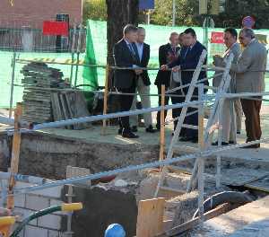 El delegado del Gobierno, acompañado del presidente de la CHG y del subdelegado del Gobierno en Córdoba