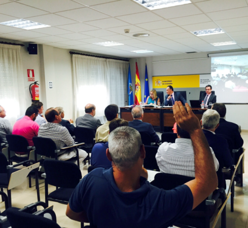 El presidente de la CHG, junto a la secretaria general y al jefe de la OPH durante el Consejo del Agua