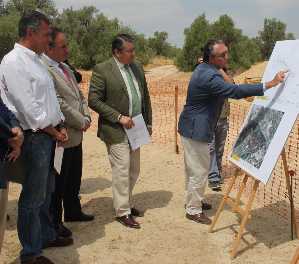 El delegado del Gobierno en Andalucía, el presidente de la CHG y el alcalde de Tomares