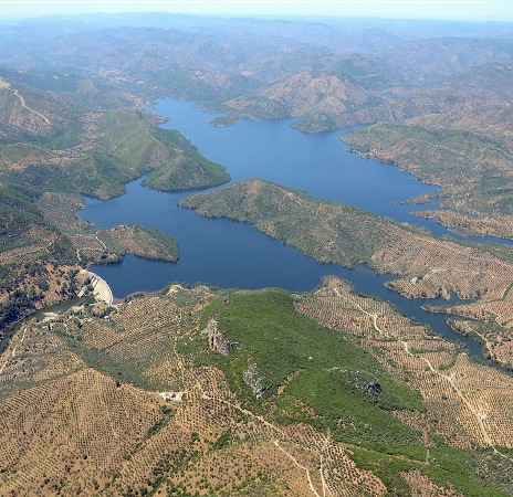 vista aérea del embalse de Guadalmellato