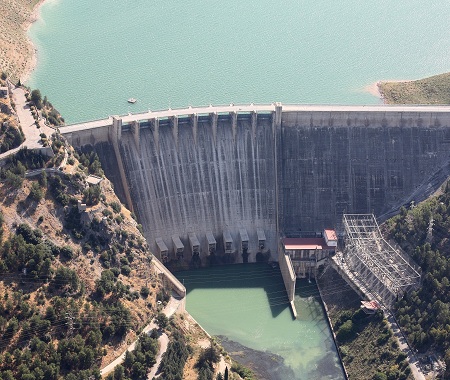 Presa del embalse de Iznájar