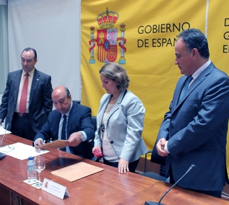 Los presidentes de ambas instituciones en la firma del acuerdo